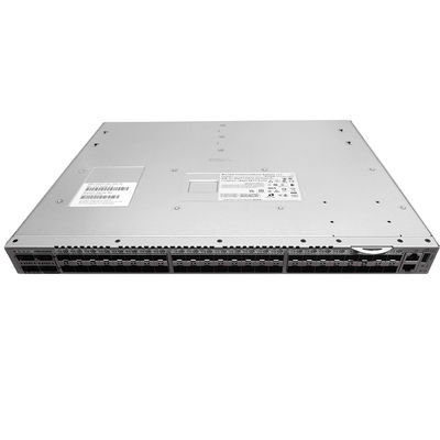 Brocade G620 SAN Switch с 24 активными портами, генерируемым 6-м волокнистым каналом и совокупной пропускной способностью 2 Тбит/с