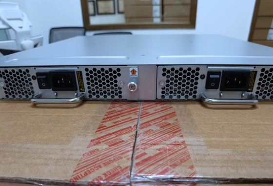 парча САН 24P 8GB SWL переключает порты BR-6510-24-8G-R 24 X 8Gb SFP+ 48